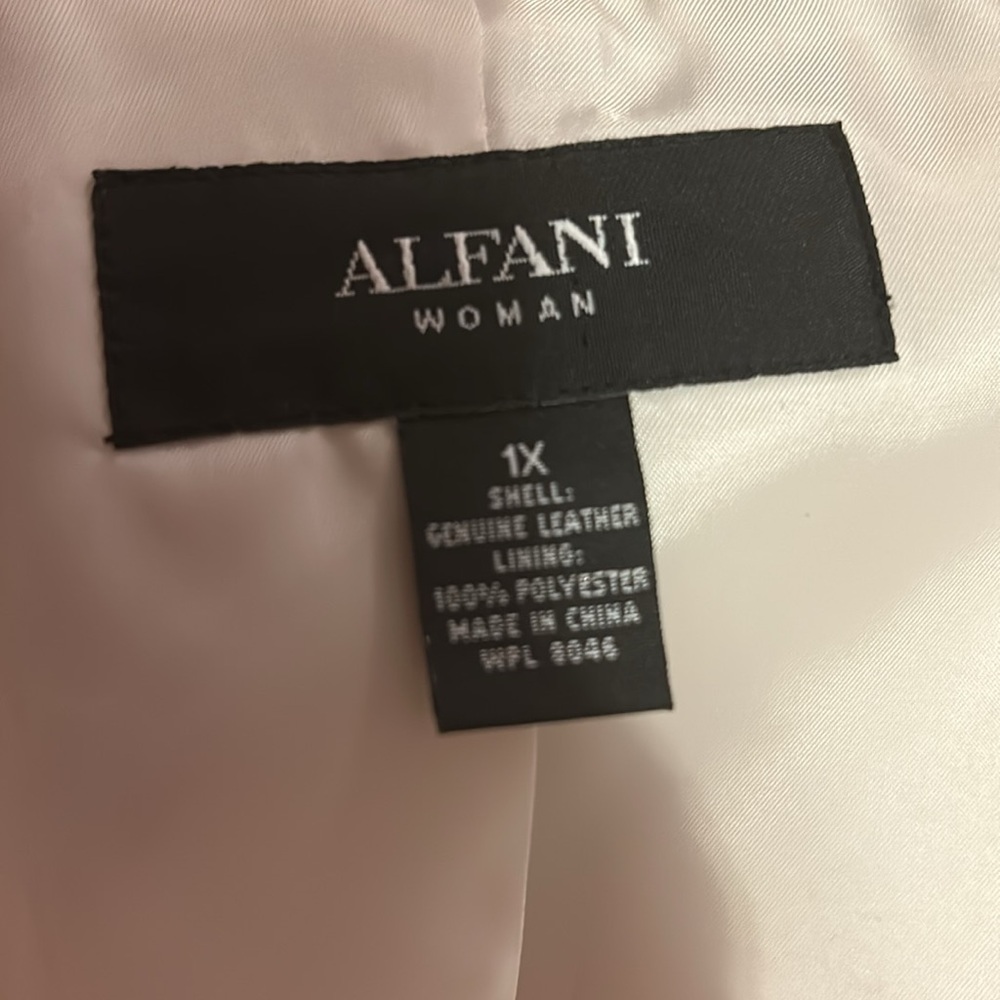 Alfani women white leather jacket.  Size 1X‎ - Picture 10 of 10